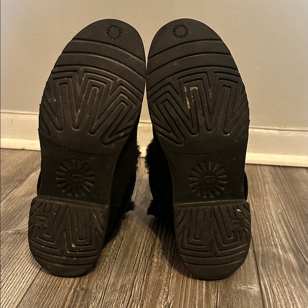 UGG Black Shearling Pull-On Boots Size 9 US Women Fur Lined Winter Shoes - Picture 11 of 15